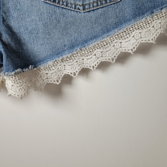 Free People Crochet Trim Denim Shorts Size 29 | Boho Summer Beachwear - Picture 9 of 10